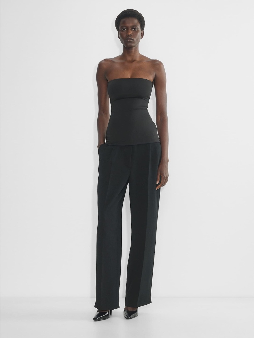 Aritzia Original Contour Hip Tube Top in black, size small - Picture 2 of 5